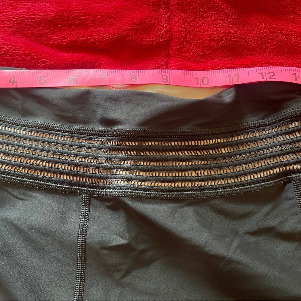 Victoria's Secret Black and White ultimate Cropped leggings - Picture 5 of 5